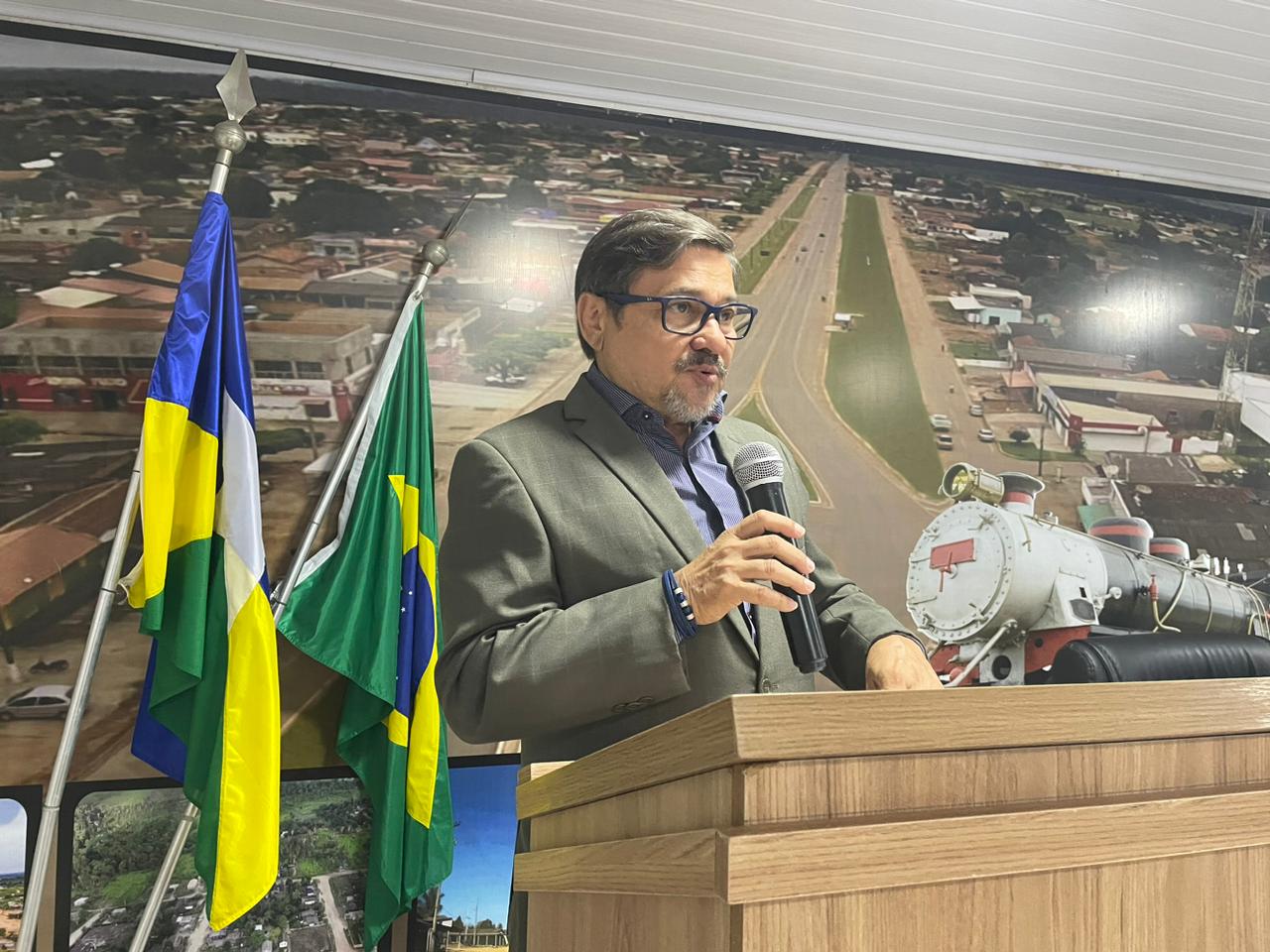 VEREADOR CÉLIO BRITO PROPÕE REGULAMENTAÇÃO DO INCENTIVO FINANCEIRO ADICIONAL PARA AGENTES DE SAÚDE EM NOVA MAMORÉ