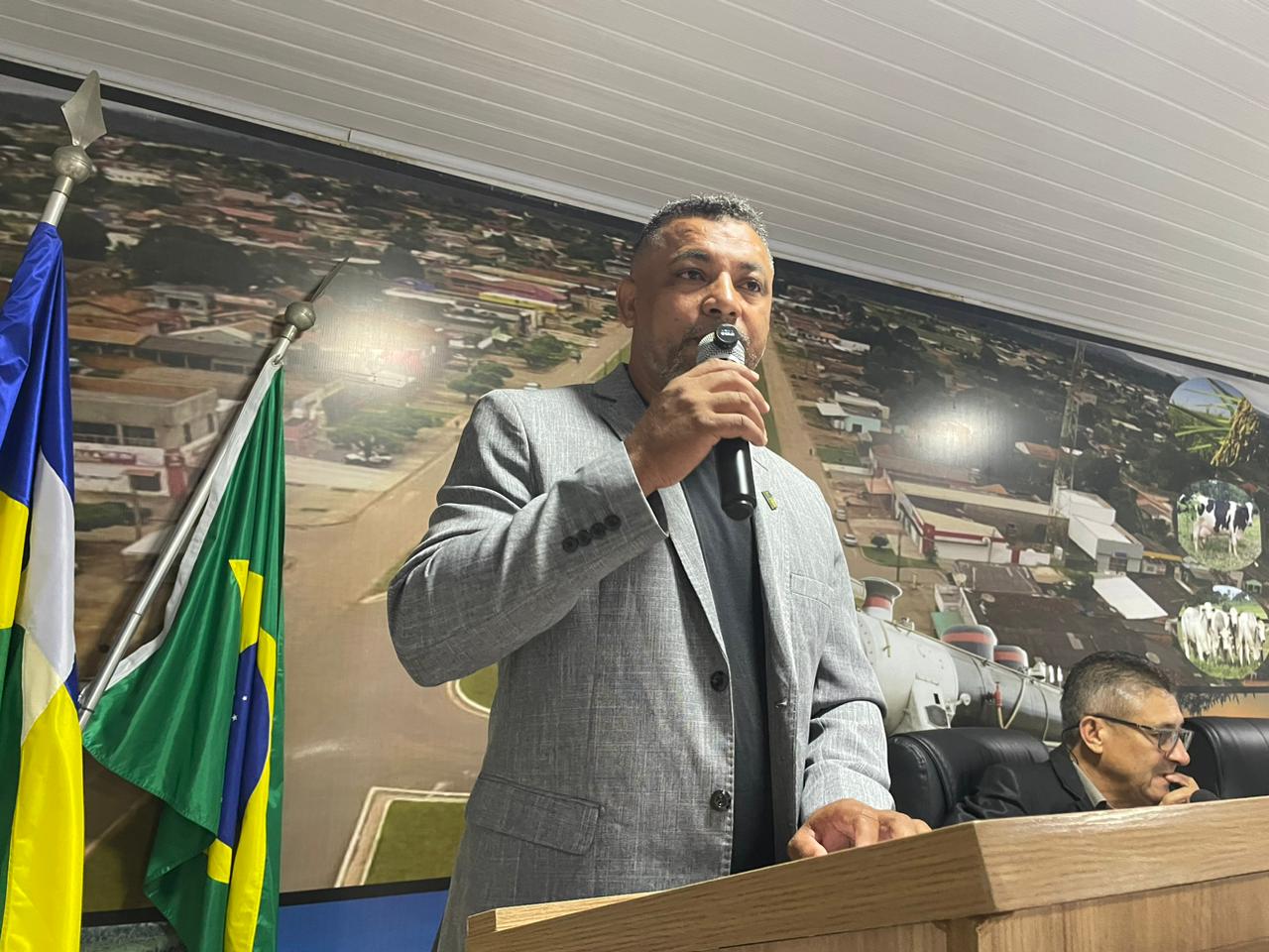 VEREADOR FÁBIO CARCARÁ APRESENTA DEMANDAS DA POPULAÇÃO E DESTACA INVESTIMENTOS DE SEU MANDATO 